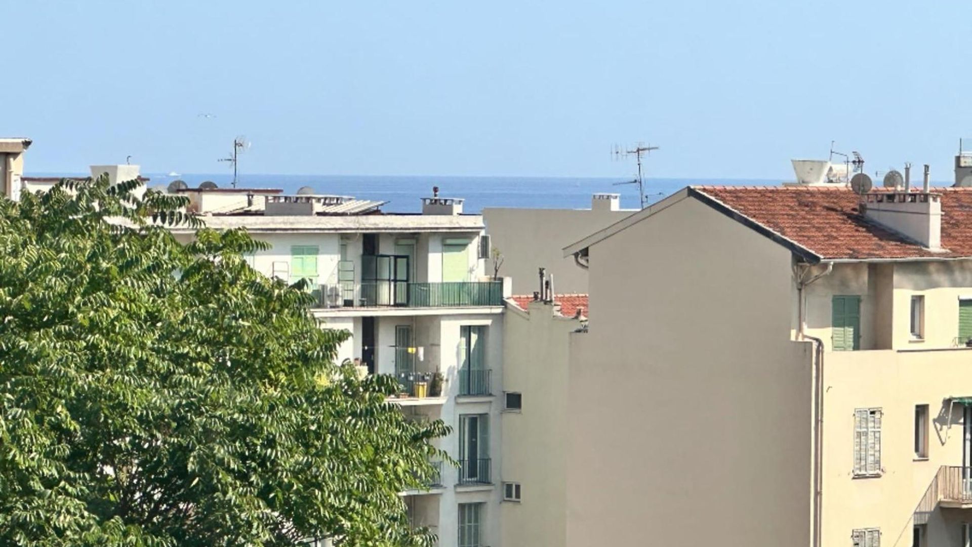 Apartment With Veranda 5min Walk To The *