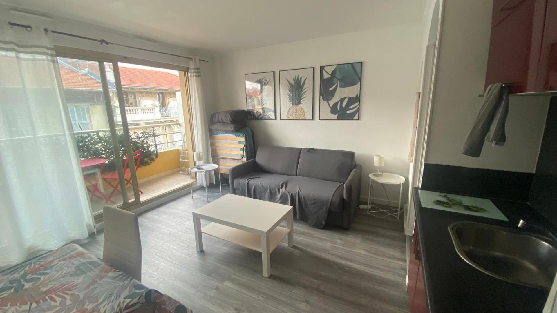 Port Apartment *