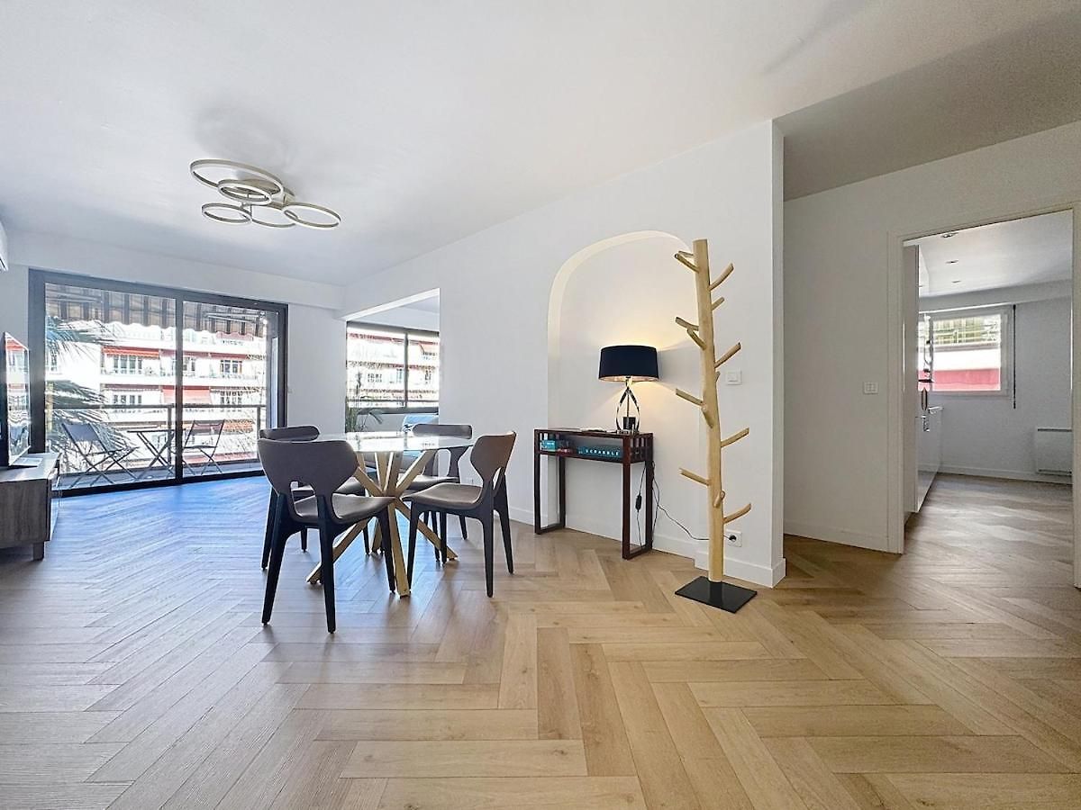 Chic Avec Balcon Carré D Or Appartement *