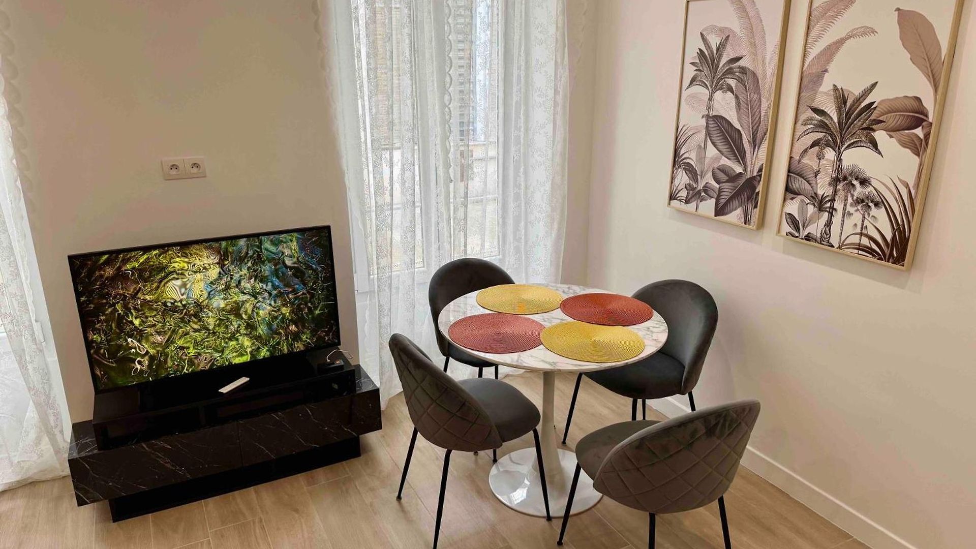 Nikaia - 2br Close To Everything
