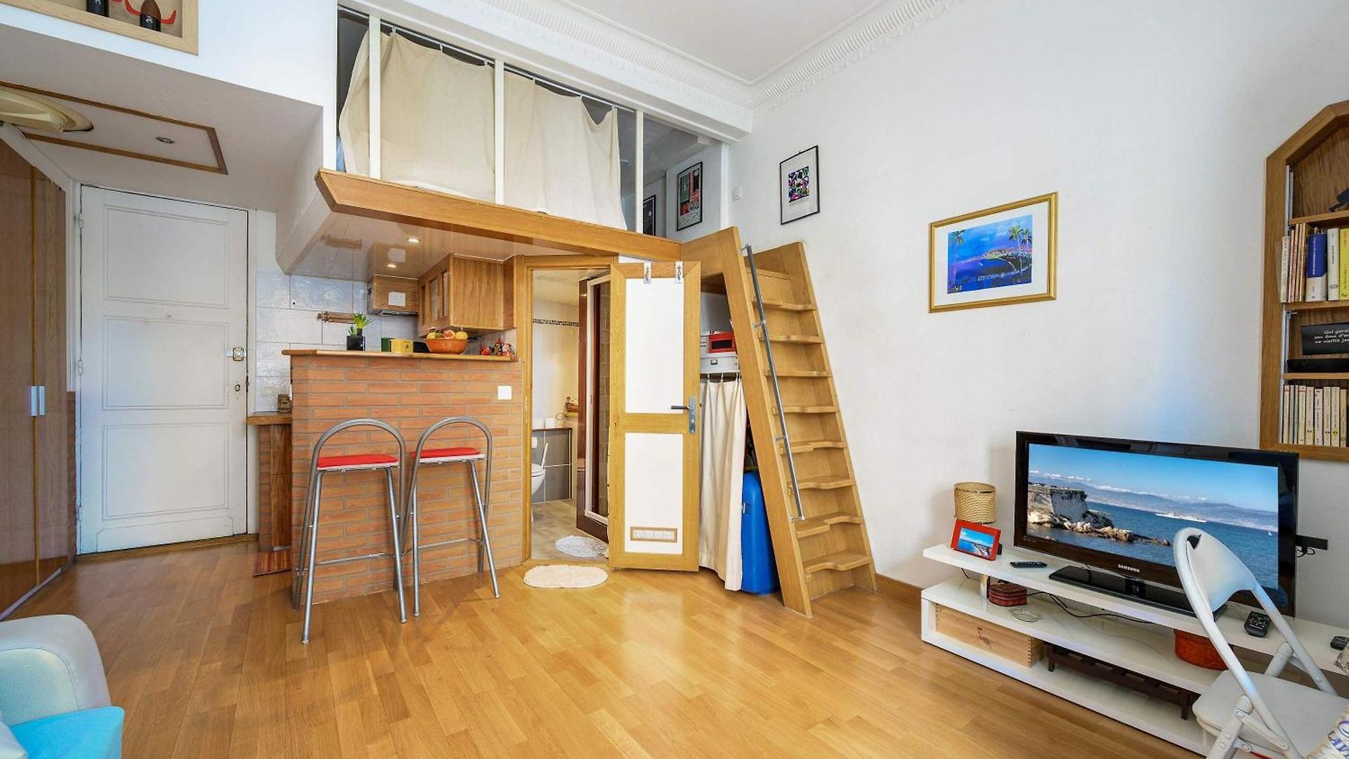 Lx196 Mezzanine Balcon Tram A Pied *