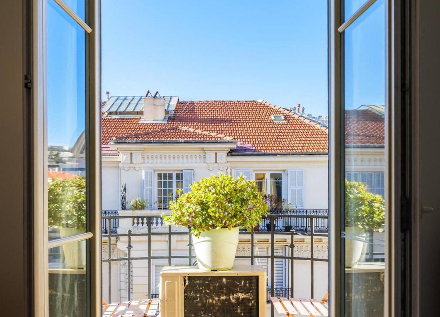 2 Pieces Dans Le Carre D Or Appartement Nice