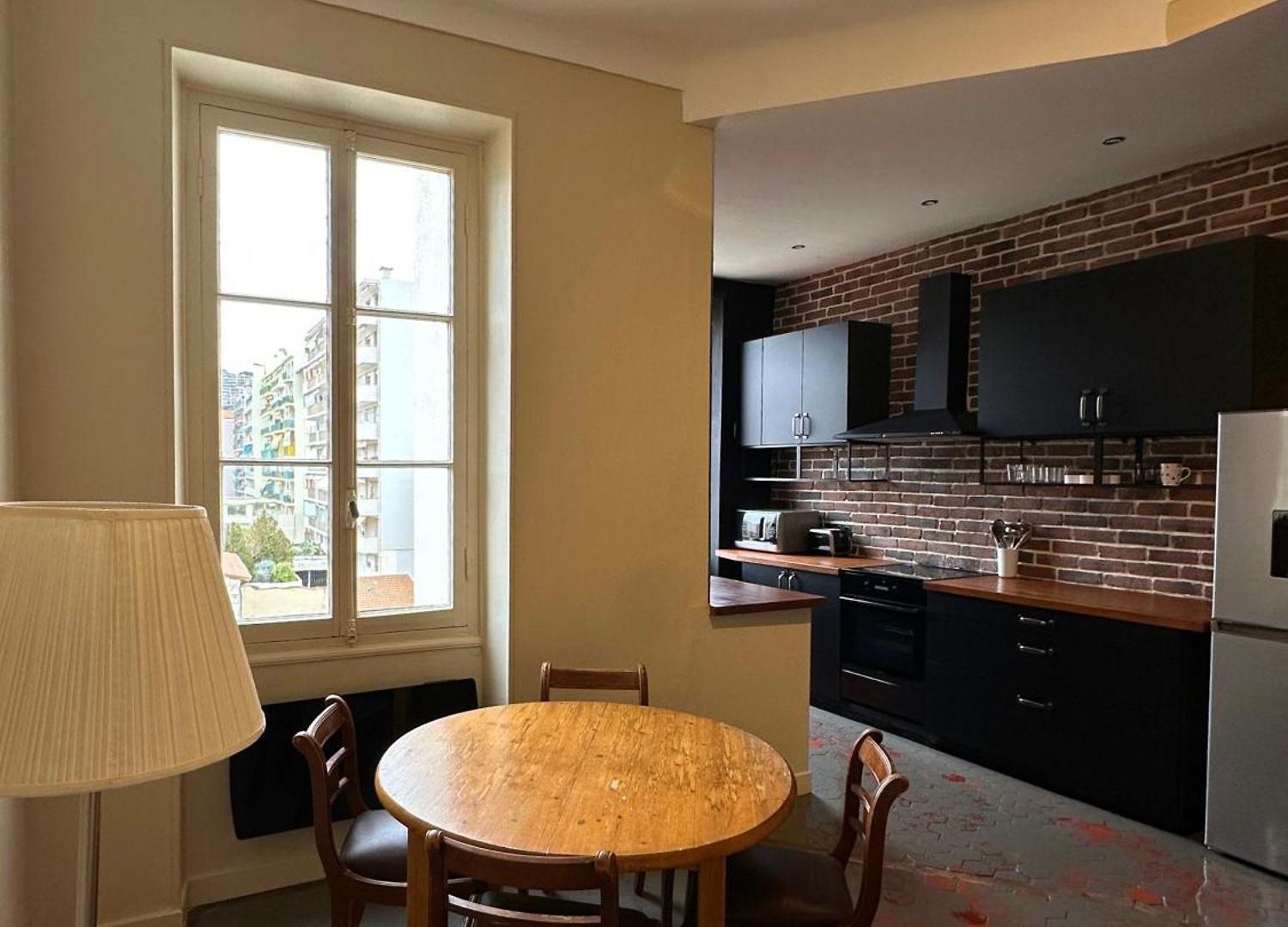 Renovated 2-room Sleeps 4 Tram And Shops Nearby Appartement