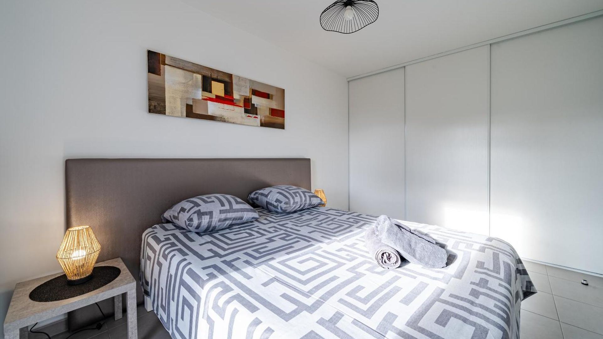 Appartement Superbe 2 Pièces - Piscine Et Garage *