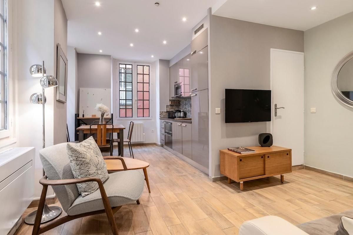 Authentic Old Town, Separate Bedroom, Ac Apartment