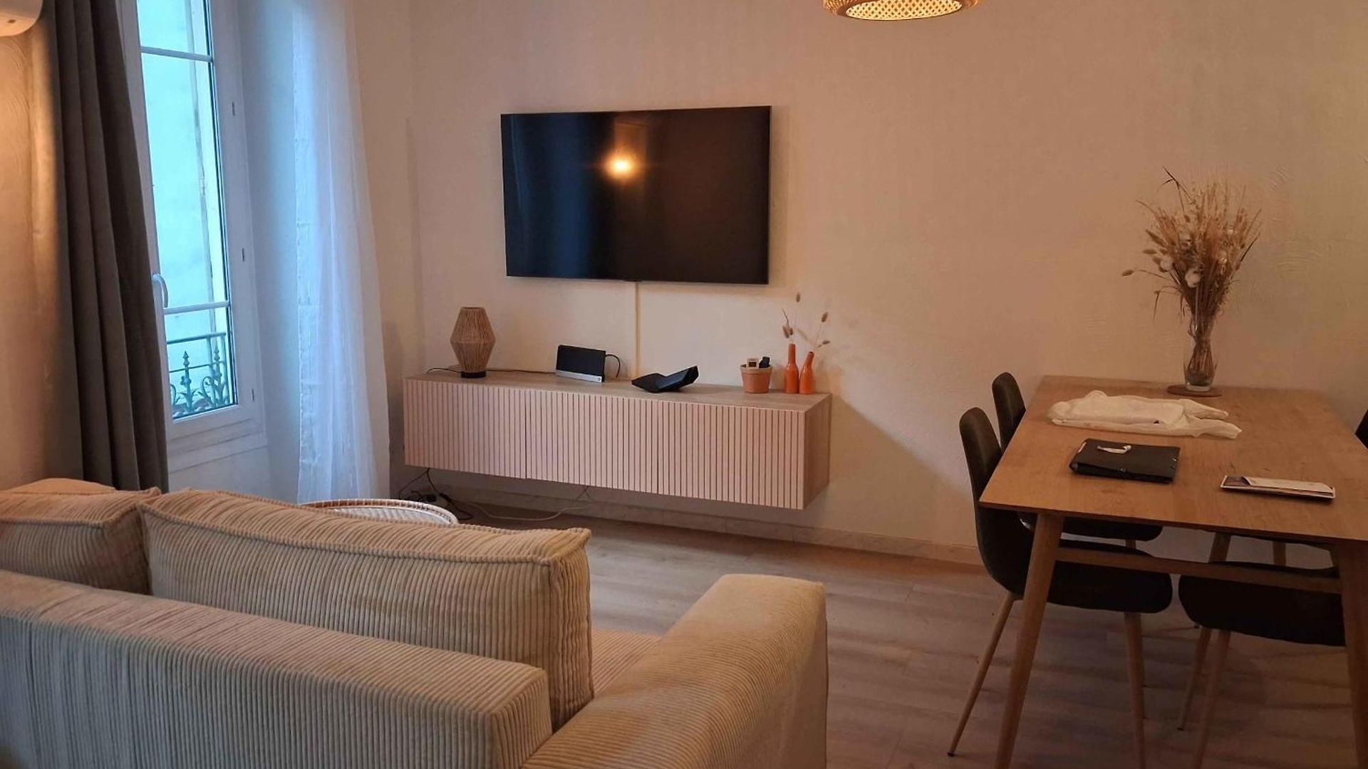 Apartment Charming Bright In *