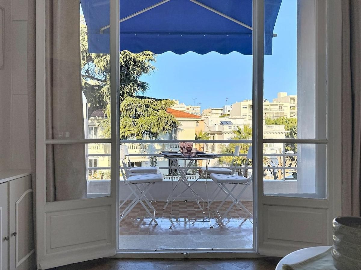 Large 2 Bedroom Apartment, Close To Promenade Des Nice
