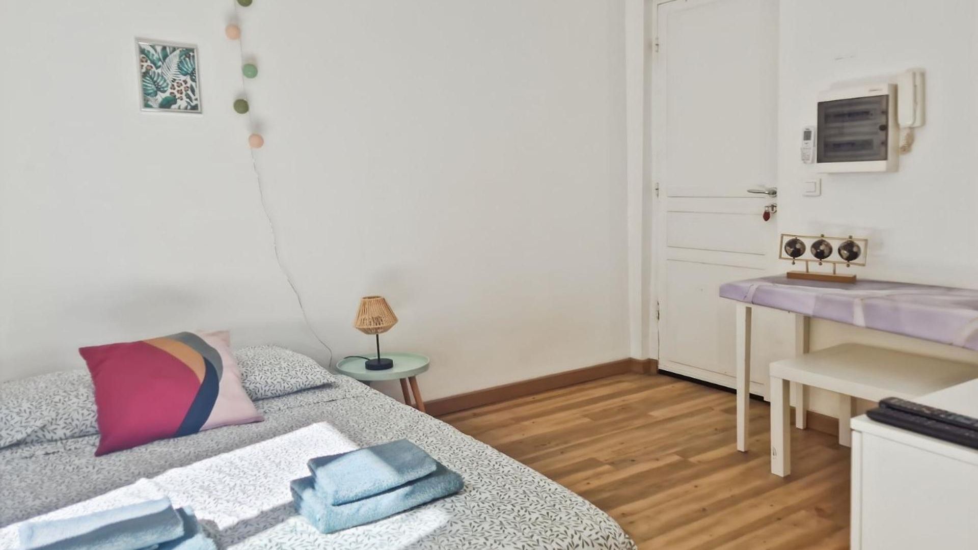 Studio, Downtown, Train Station, Wifi, Air Conditioning Appartement