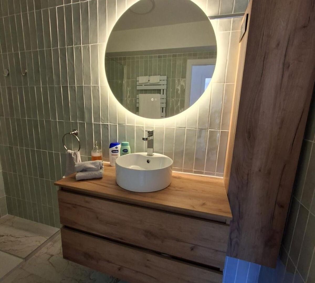 Elegant And Comfortable 3 Room, & Transport Within Walking Distance *