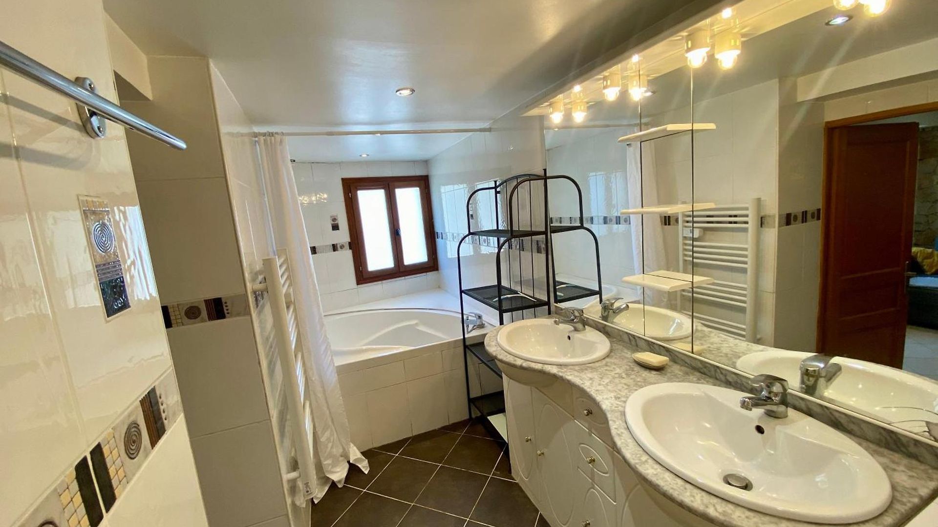T4 Centre - Close To Shops, Wi-fi, Ac