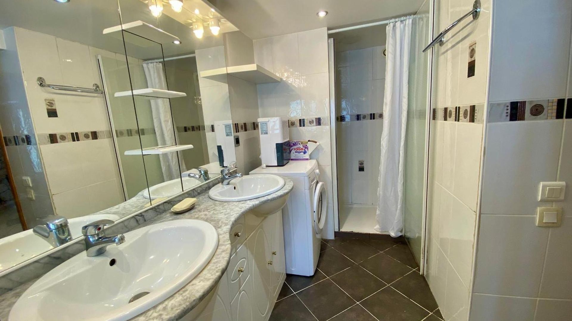 Appartement T4 Centre - Close To Shops, Wi-fi, Ac *