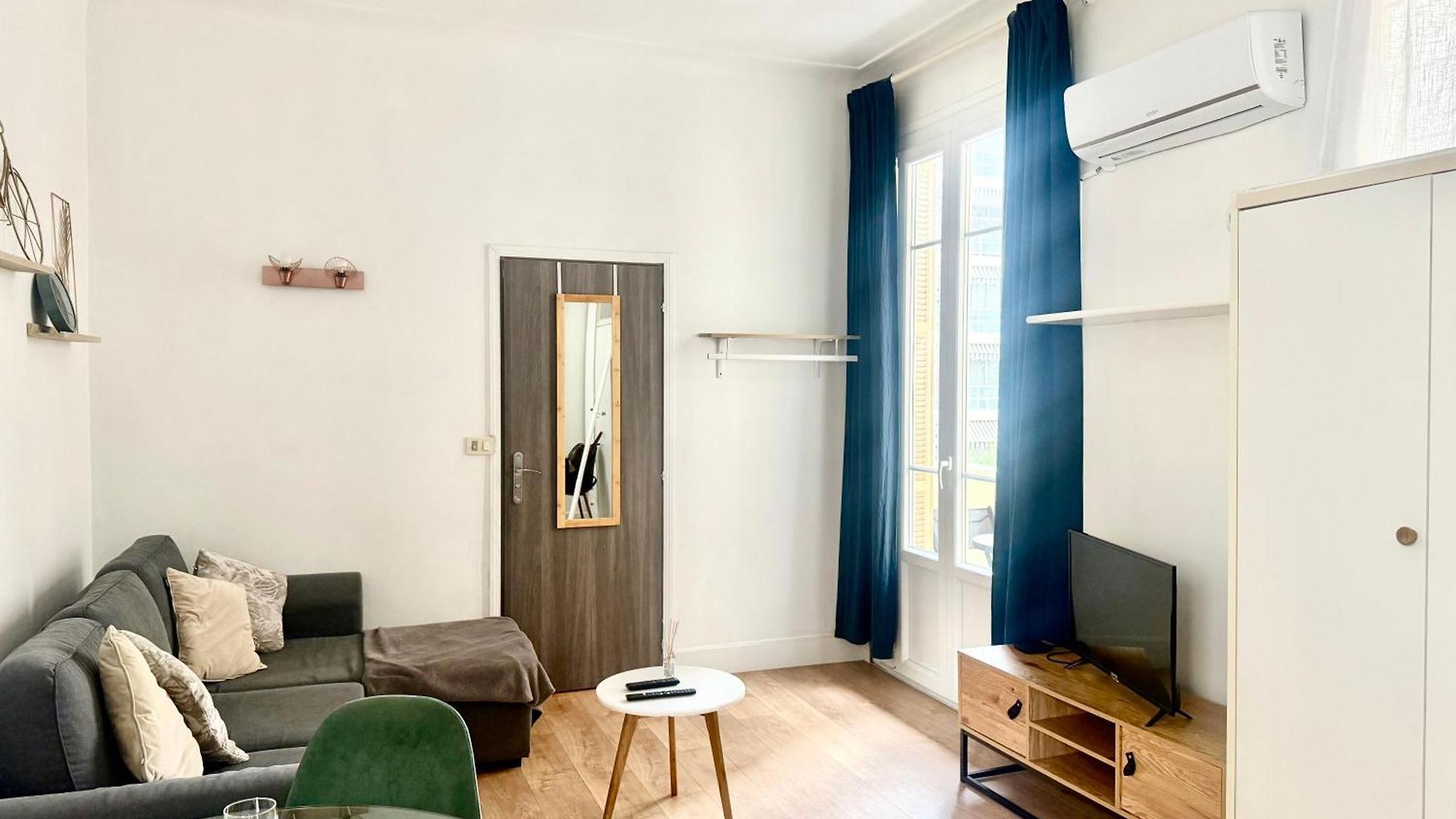 Carre Or Avec Balcon Apartment *