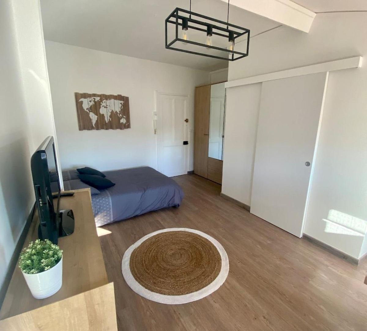 Moderne Au Carre D'or *