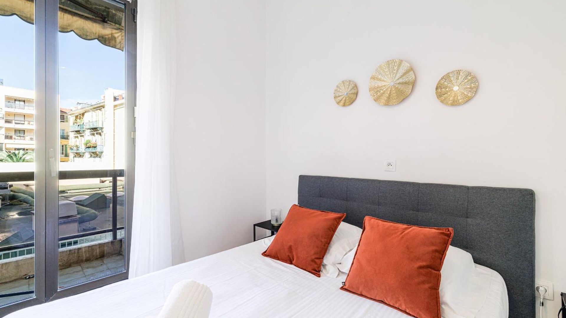 Ultra 2 Bdr - Ac & Balcony Apartment *