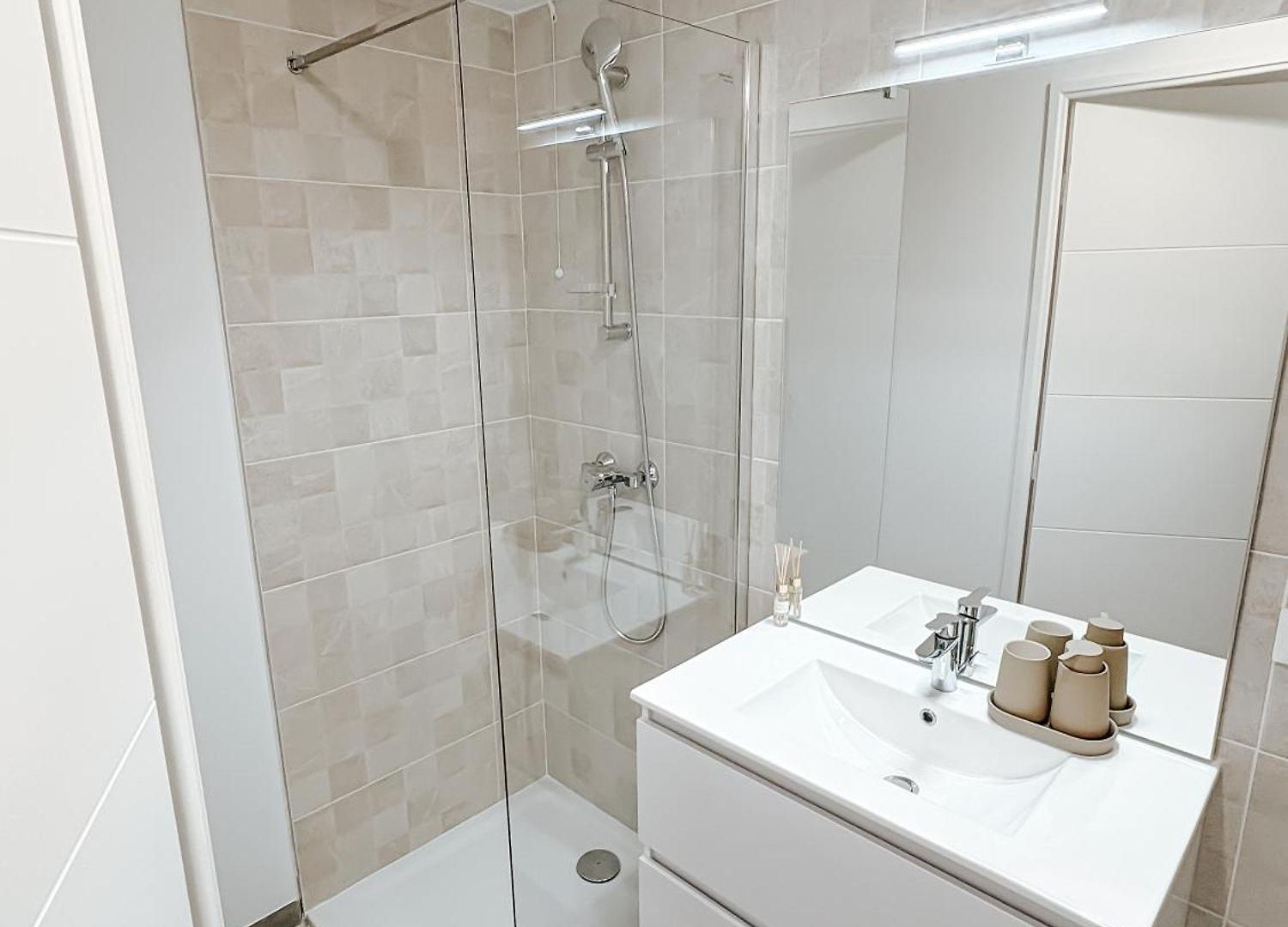 Aya - Renovated Air-conditioned Duplex With Garden Apartment Nice