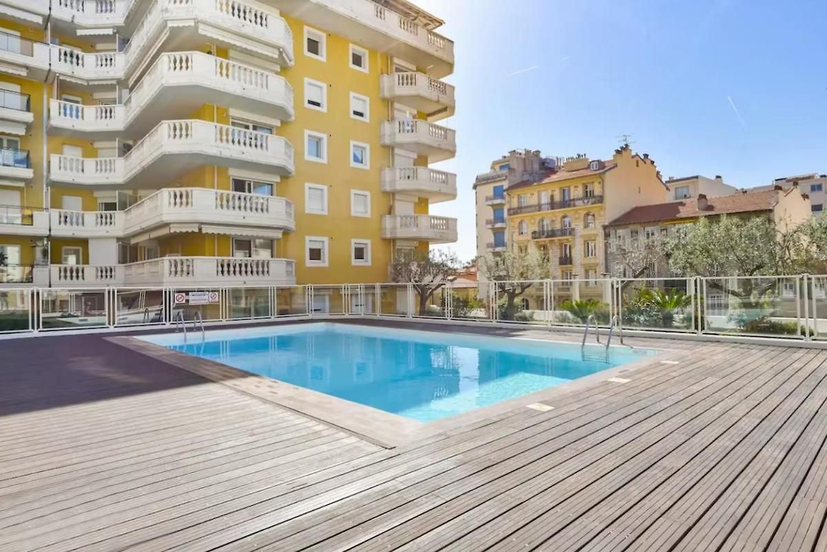 4-person - Air Conditioning And Pool Apartment