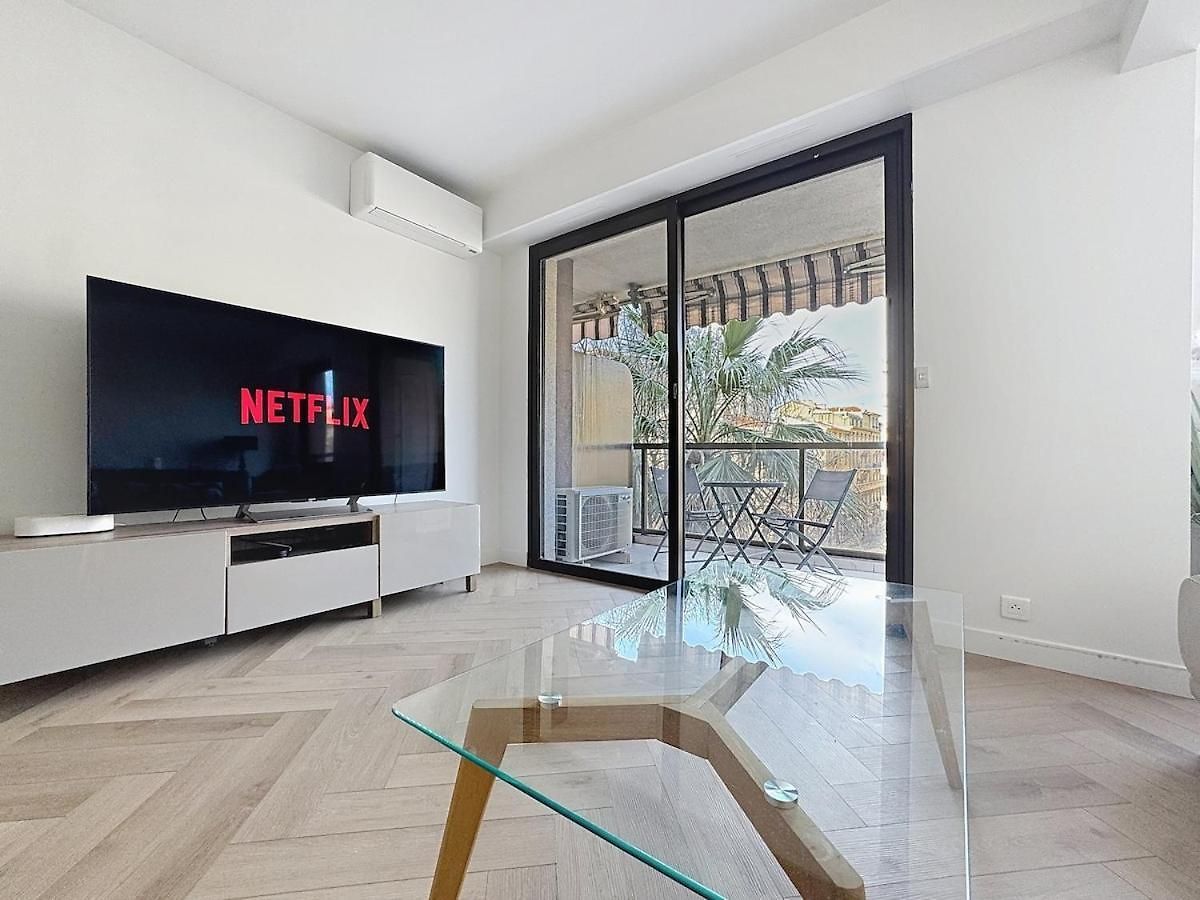 Appartement Chic Avec Balcon Carré D Or