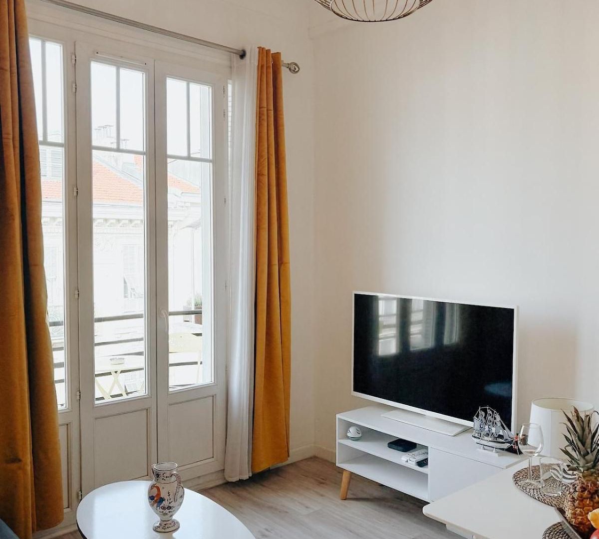 Apartment Elegant With Balcony, Nice