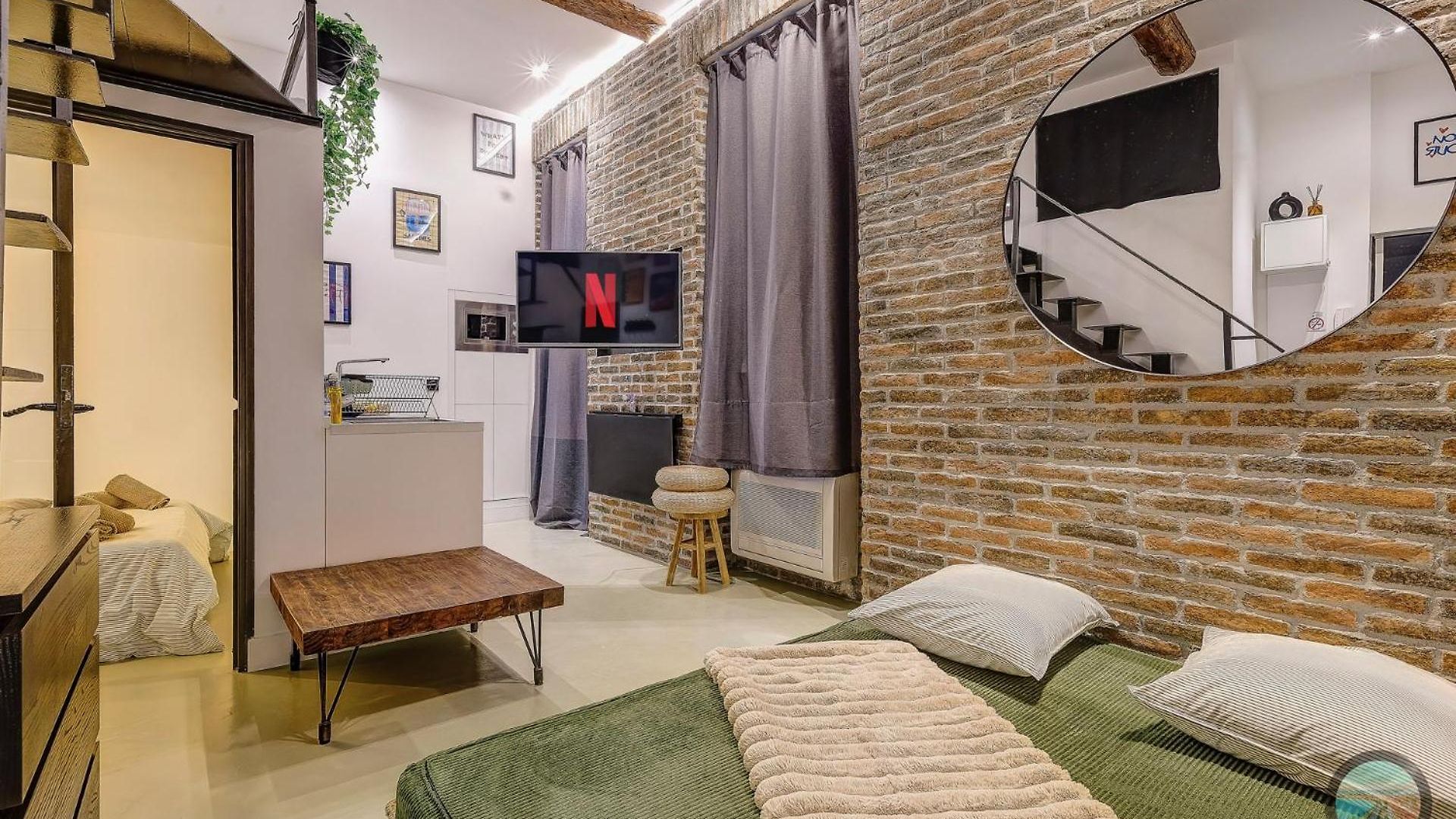 Apartment Chic Industrial Loft Quiet Garibaldi Ac Balcony *
