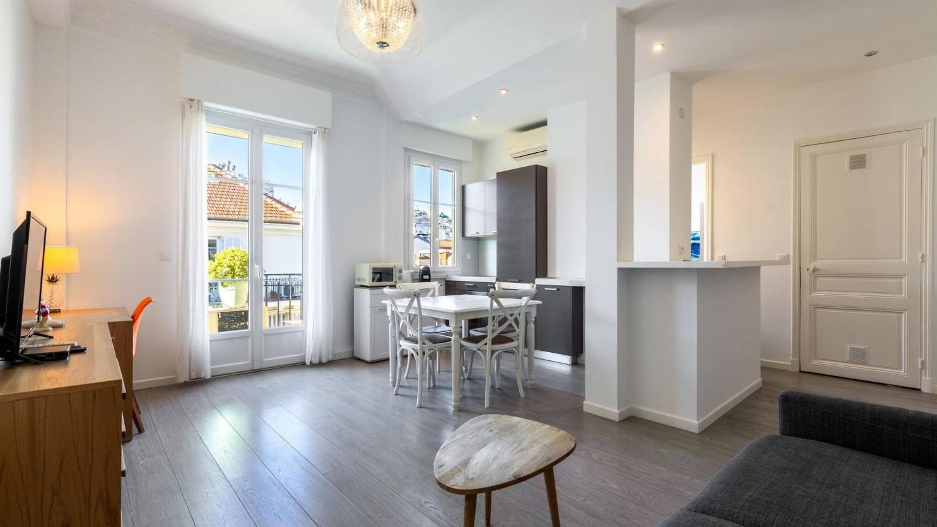 2 Pieces Dans Le Carre D Or Appartement