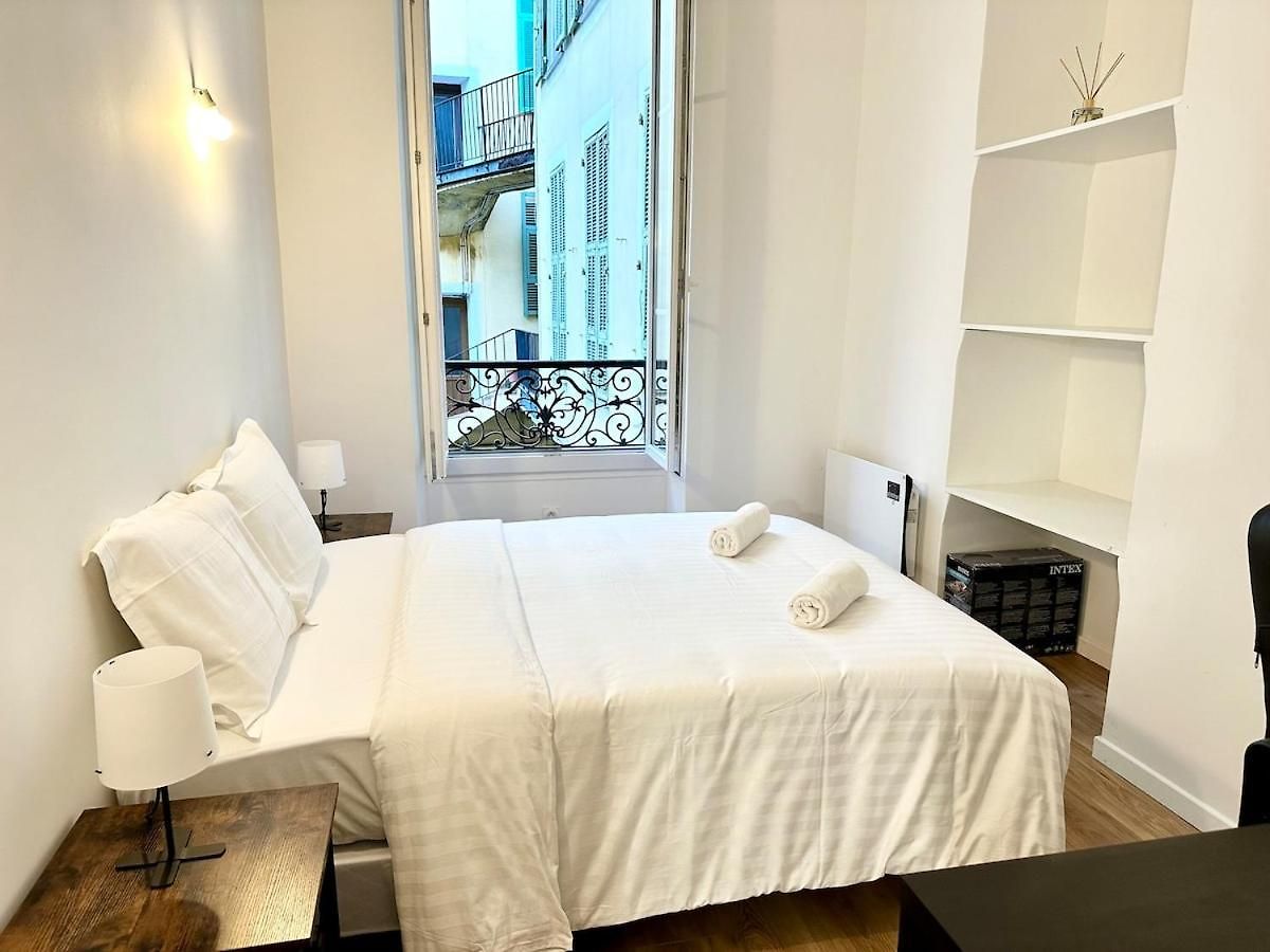 Charming Port Of Flat 1