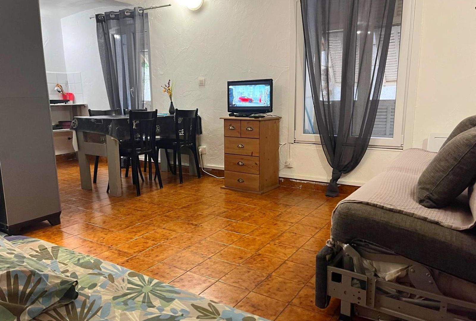 Entresol 1,2 Kilometre De La Promenade Apartment
