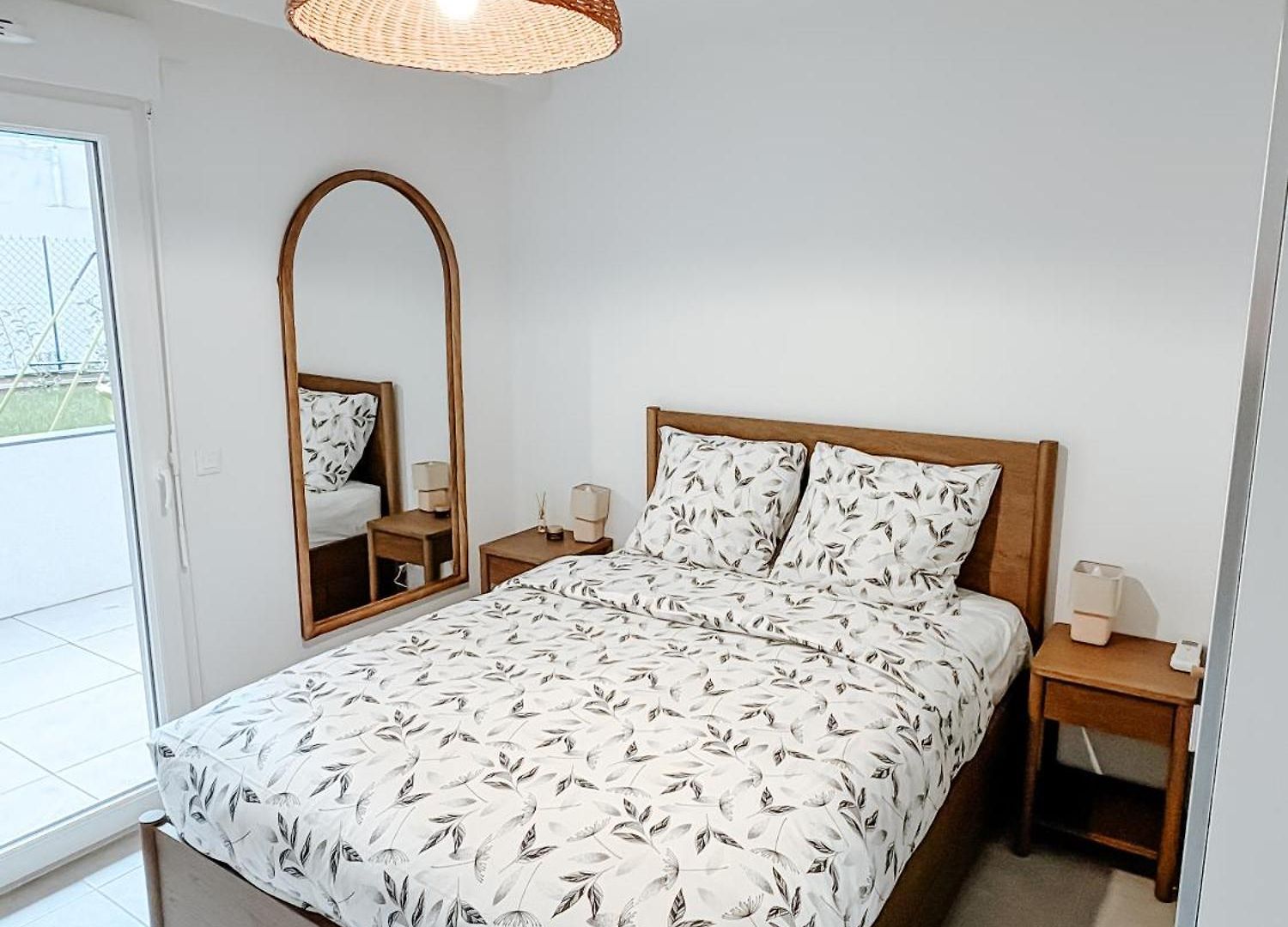Aya - Renovated Air-conditioned Duplex With Garden Apartment *