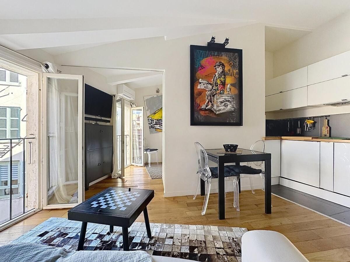 Calm & Cozy Cocoon Place Massena Downtown Apartment *