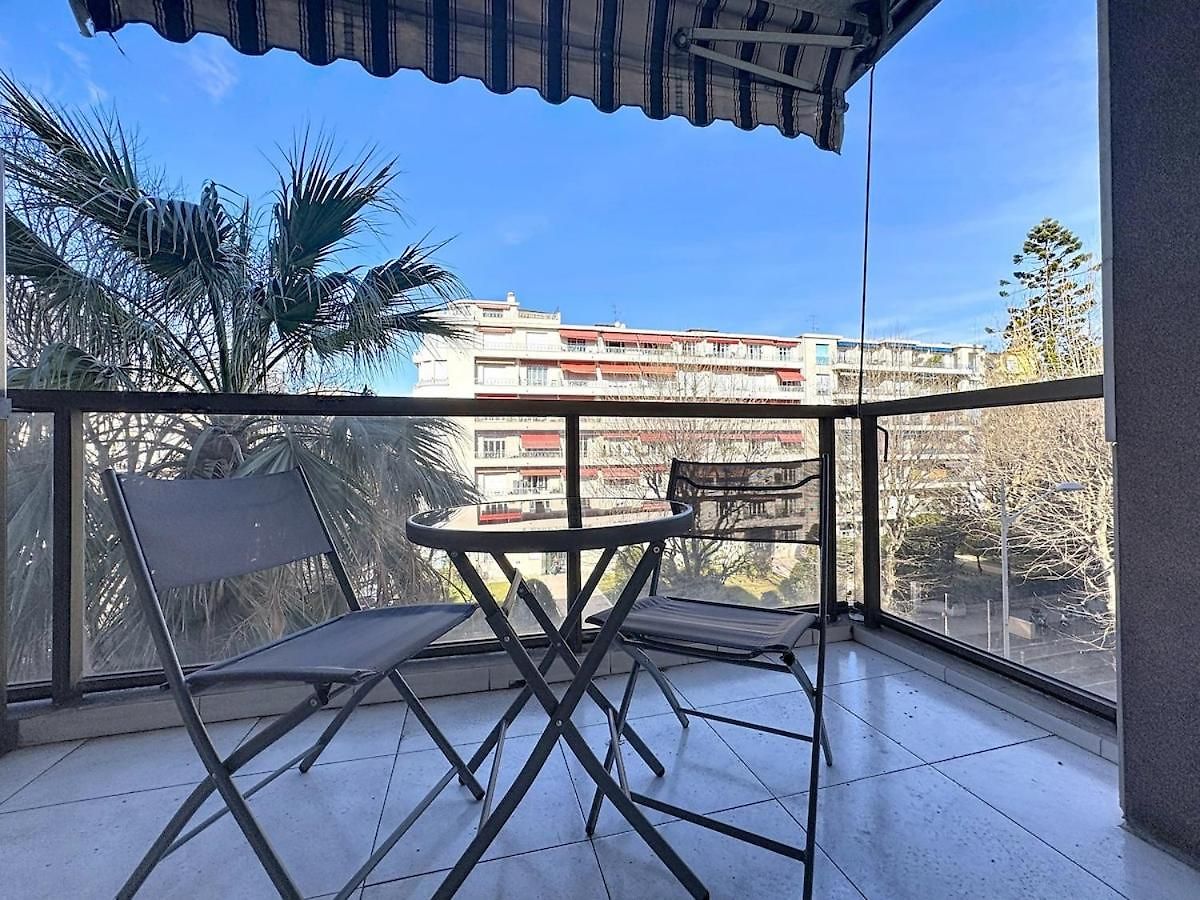 Chic Avec Balcon Carré D Or Appartement *