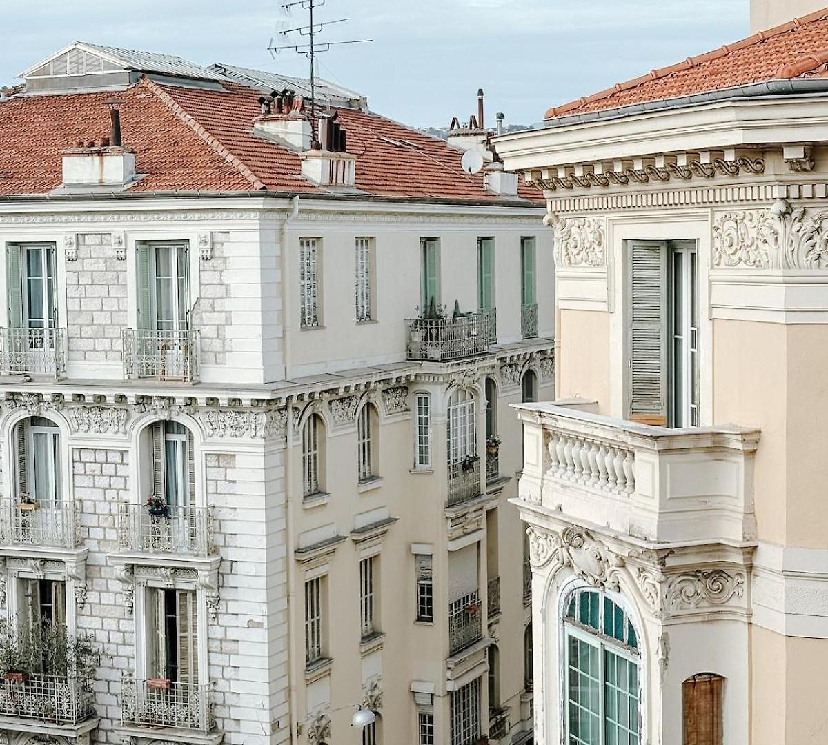Elegant With Balcony, Apartment