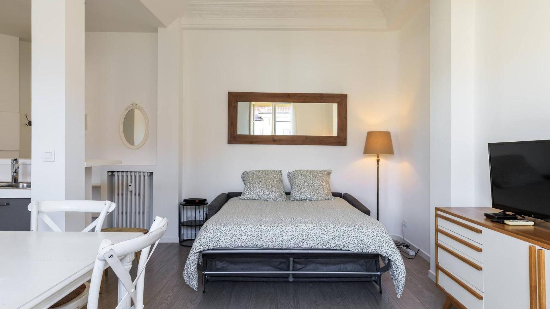 Appartement 2 Pieces Dans Le Carre D Or *