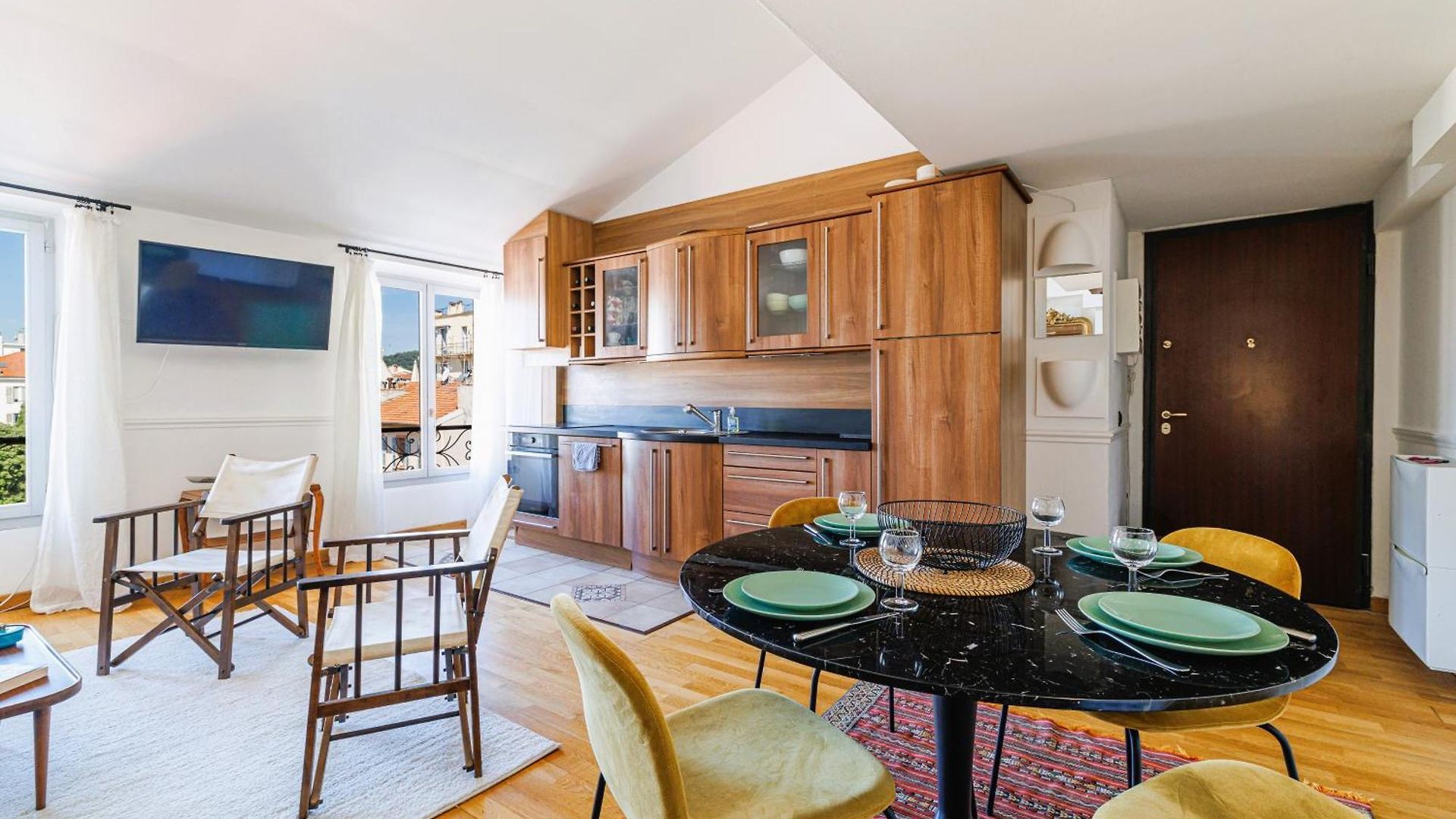 Spacieux Duplex - Carré D'or - à 2 Min De La *