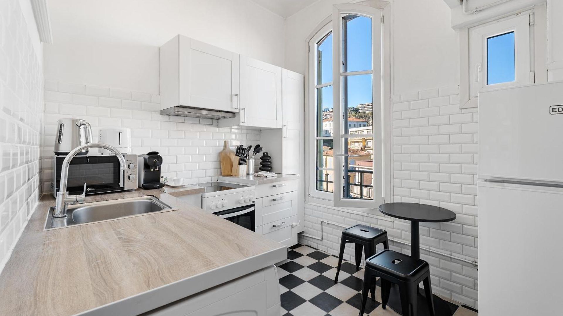 Renting - Bellevue - Chic Elegant Refuge Residential Area Liberation Appartement