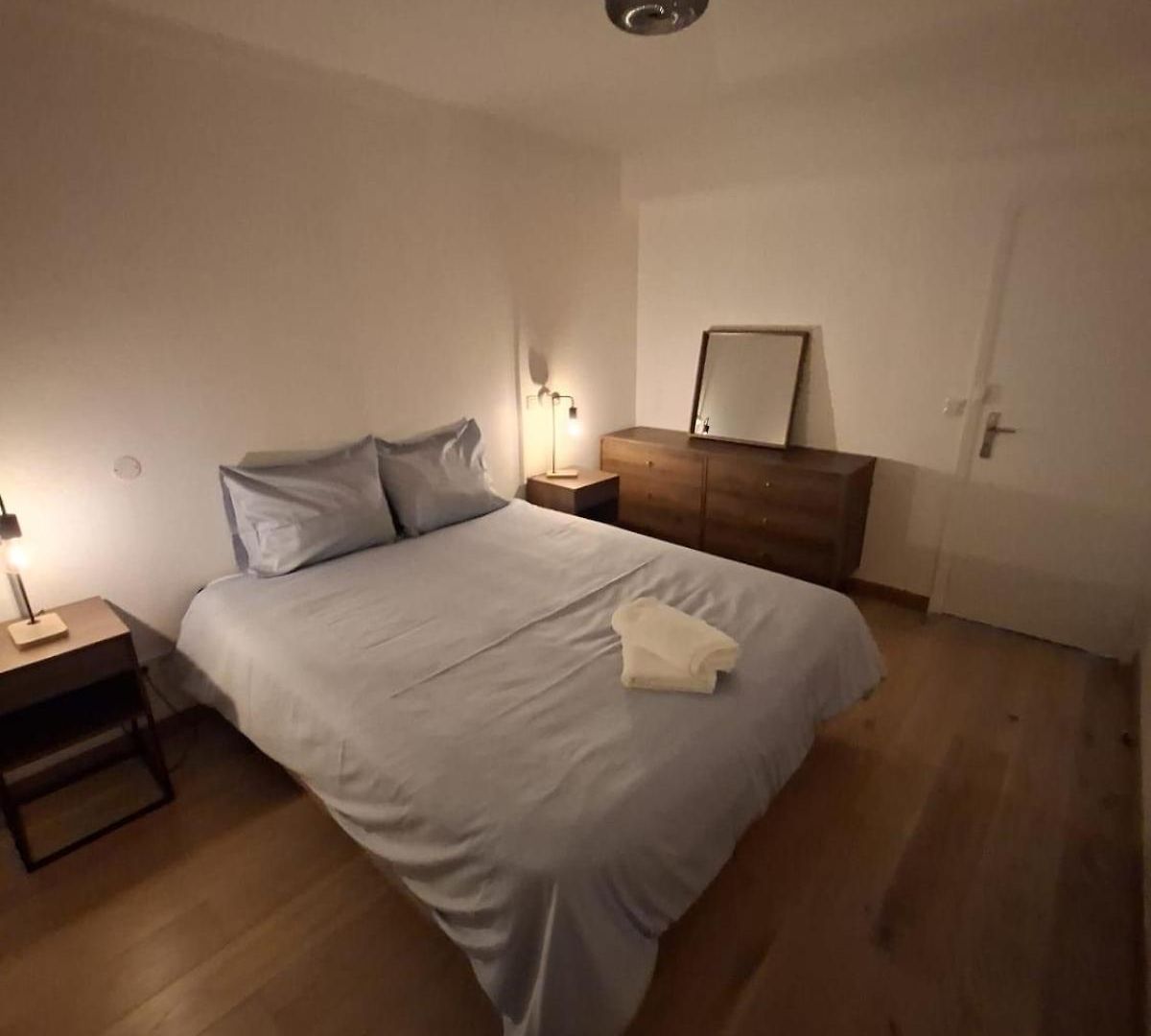 Elegant And Comfortable 3 Room, & Transport Within Walking Distance Appartement