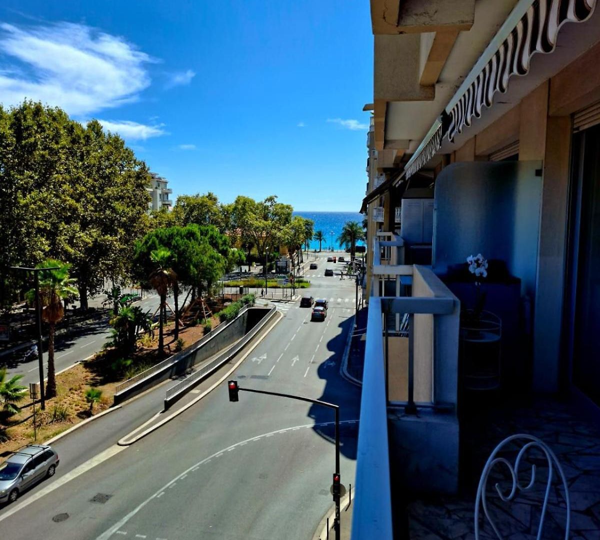 Appartement Elegant And Comfortable 3 Room, & Transport Within Walking Distance *