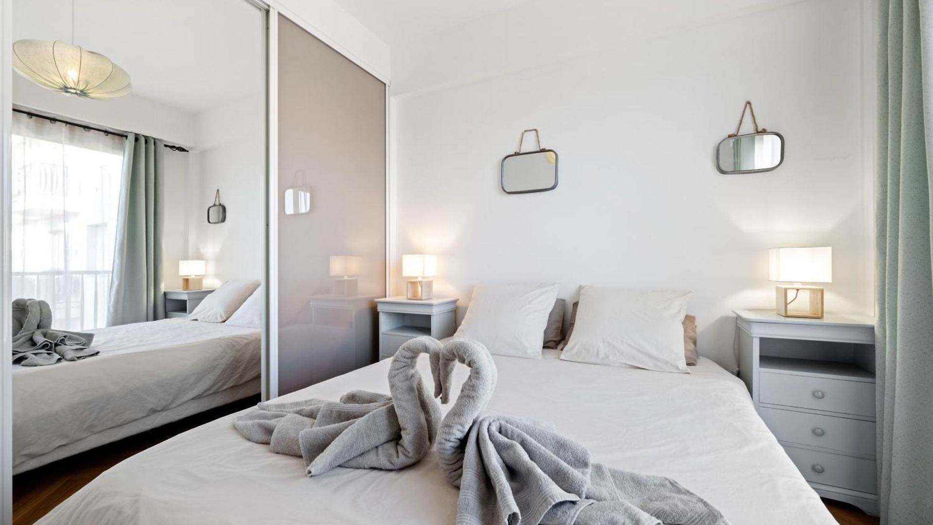 Vue Ensoleillée Sur Les Toits De Appartement *