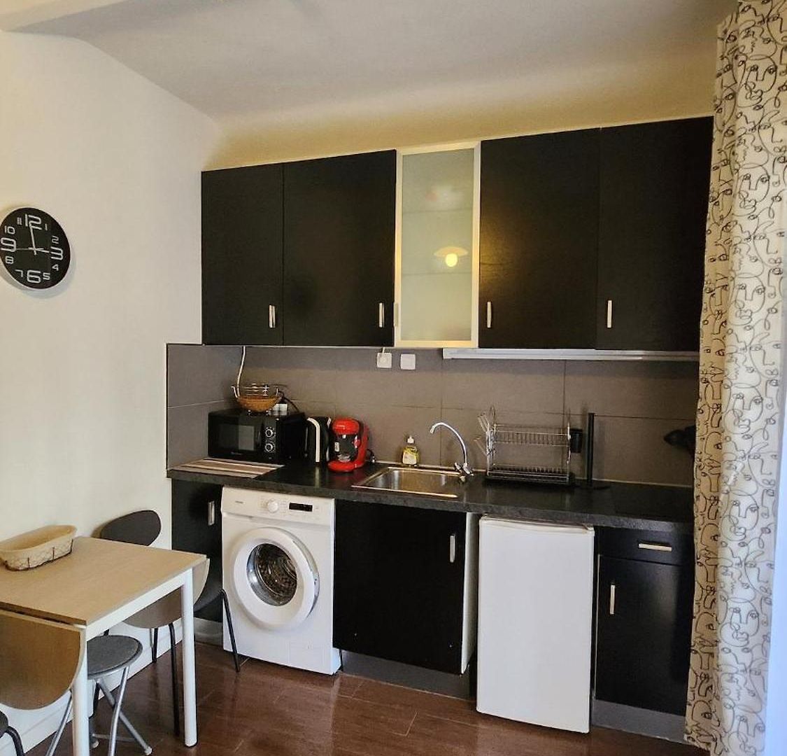 Apartment 2-room Off The *