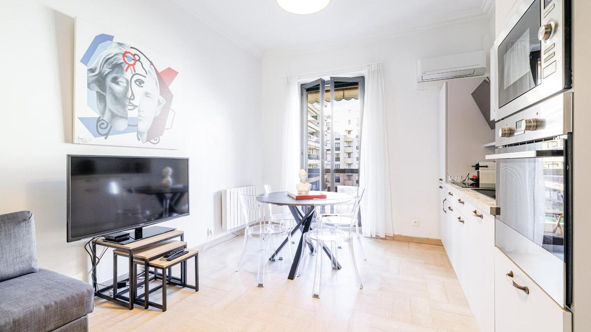 Ultra 2 Bdr - Ac & Balcony Apartment *