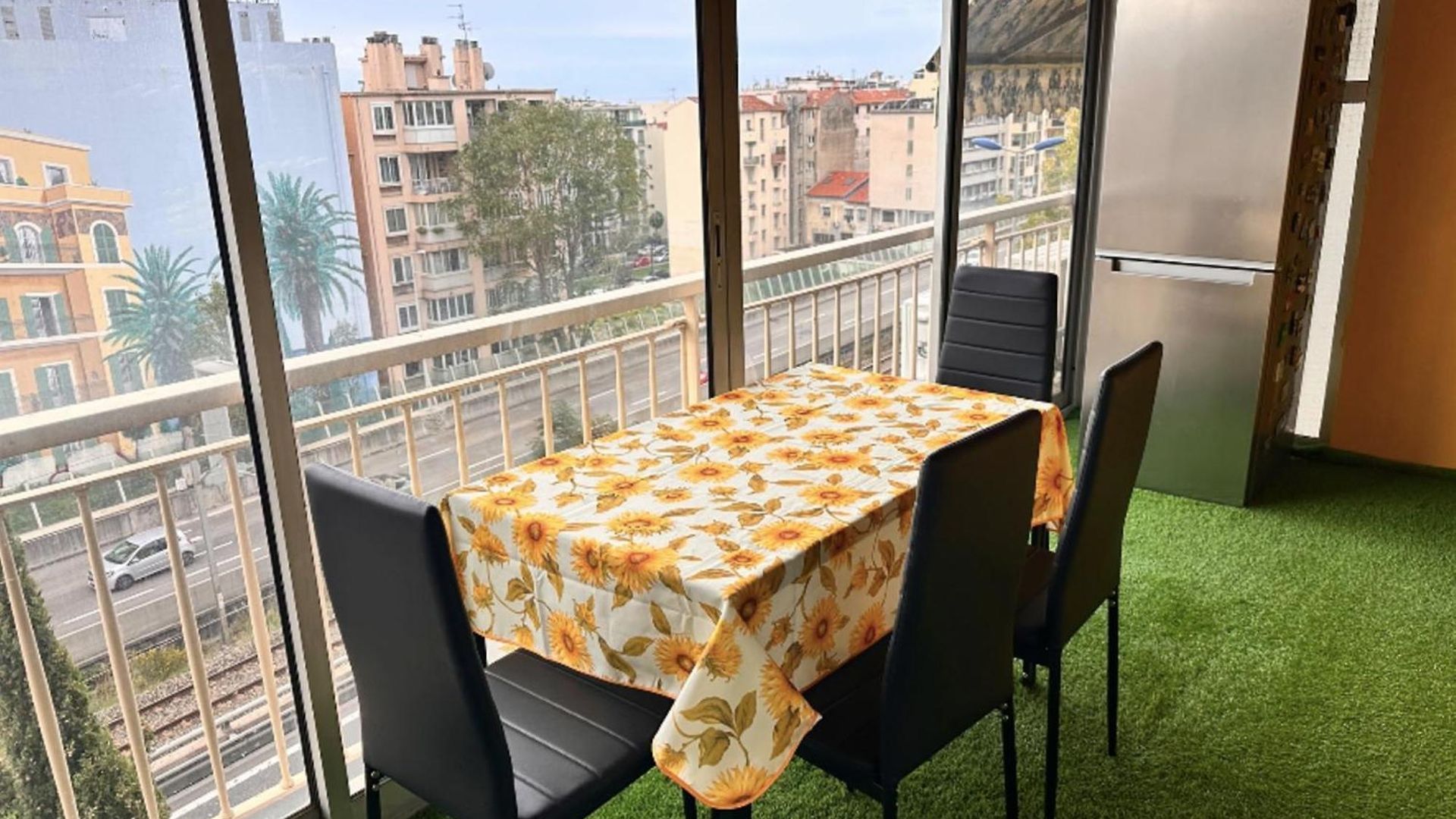 With Veranda 5min Walk To The Apartment