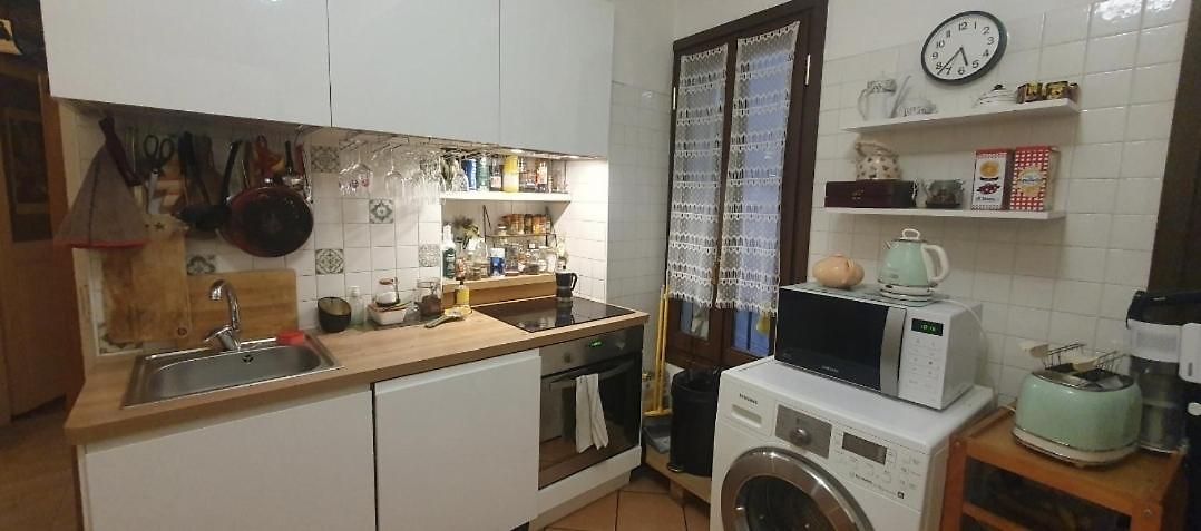 Appartement Shared With Kitten