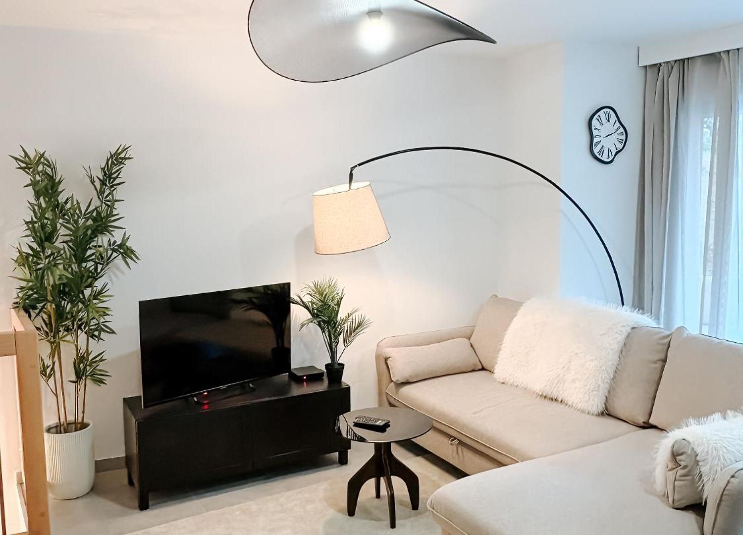 Aya - Renovated Air-conditioned Duplex With Garden *