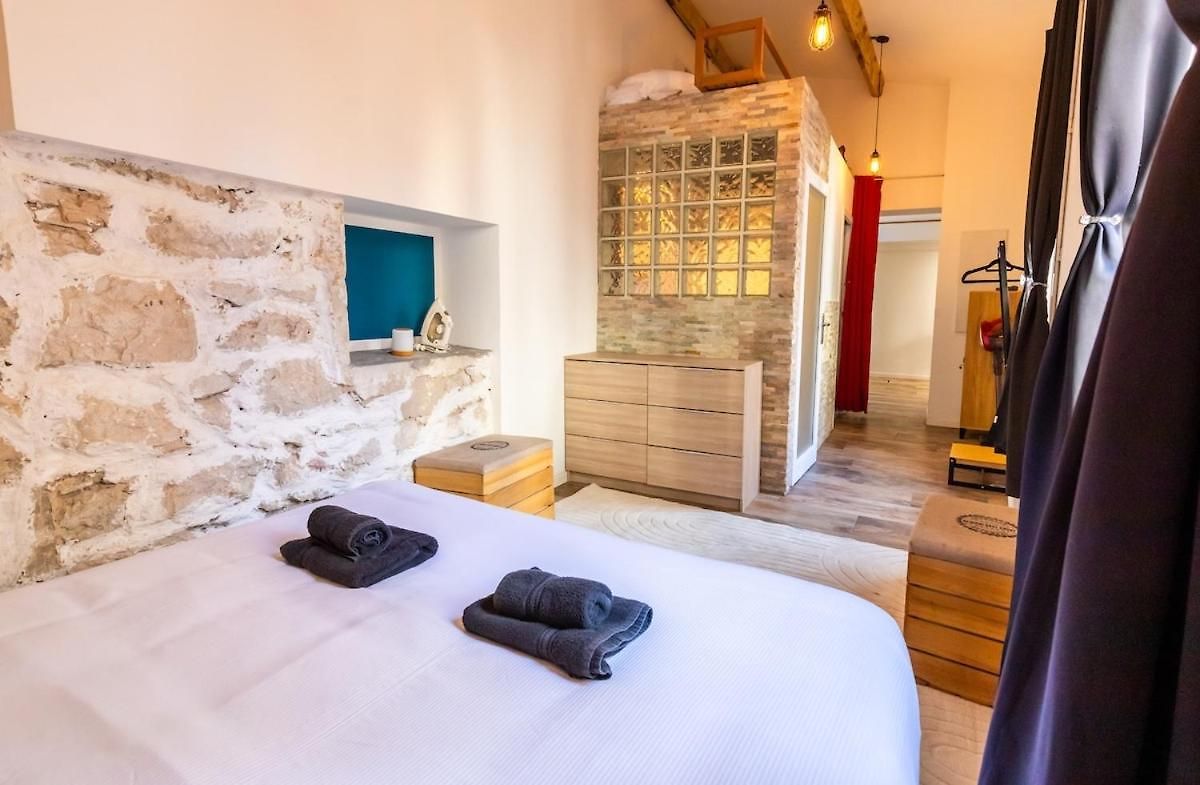 Dolce Clemenceau - Center 4 People