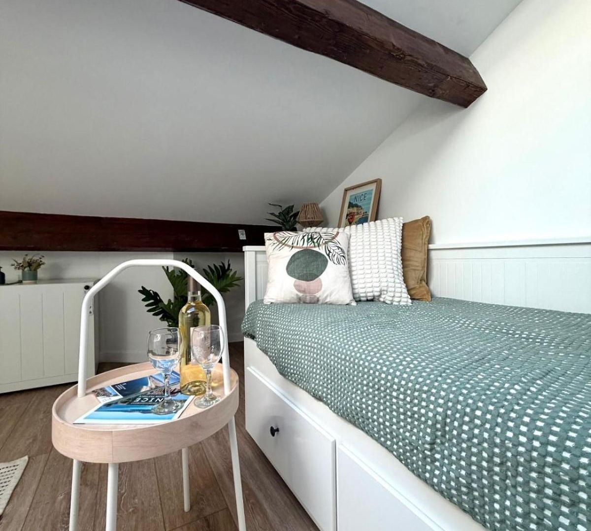 Le Petit Nid Sous Le Toit Apartment *