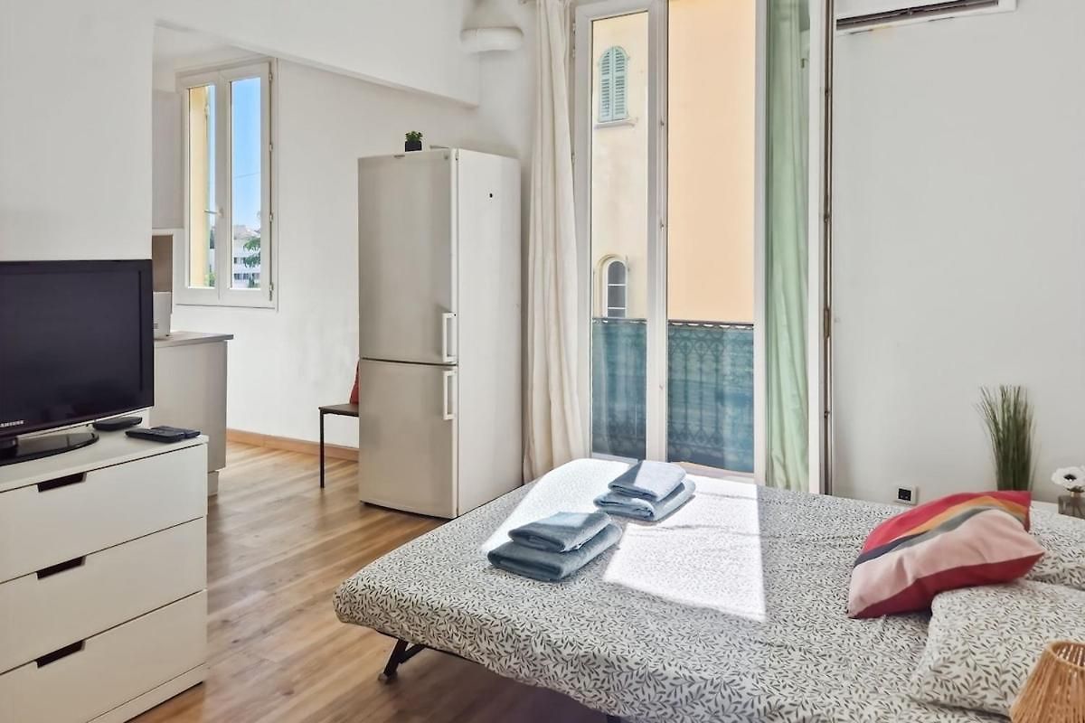 Studio, Downtown, Train Station, Wifi, Air Conditioning Nice