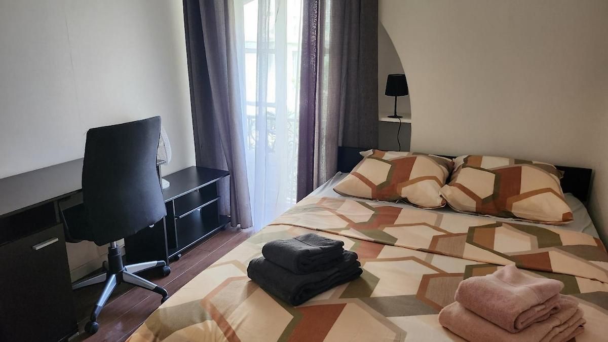2-room Off The Apartment *