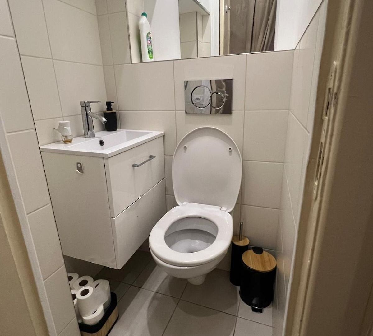 Perfectly Located 1 Bed - Port Of Apartment *