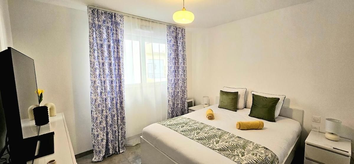 Center Nice, 10min Beach, Parking, Terrace, Direct Tram Nice