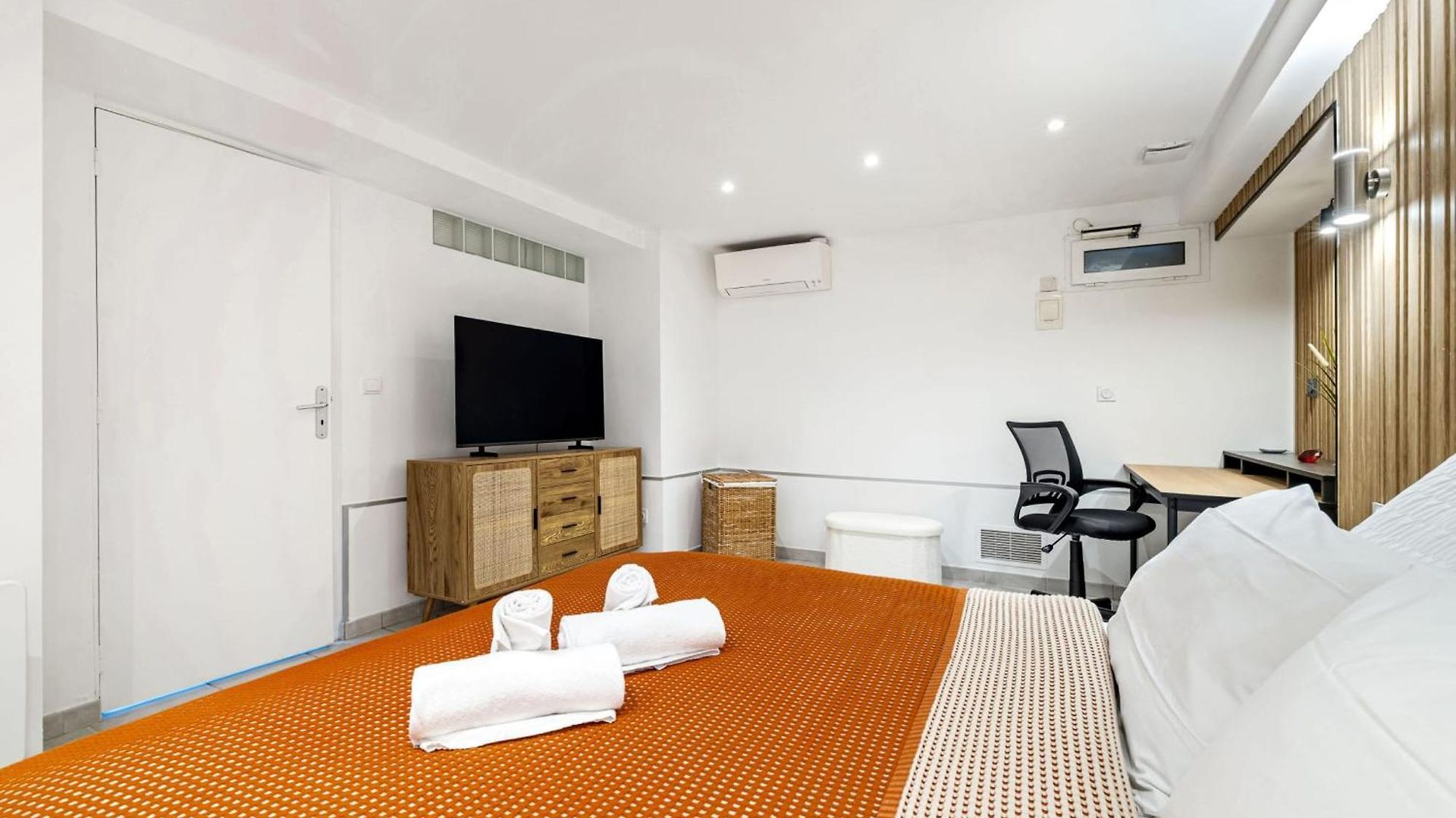 Charme De La Promenade Vue - Welkeys Apartment
