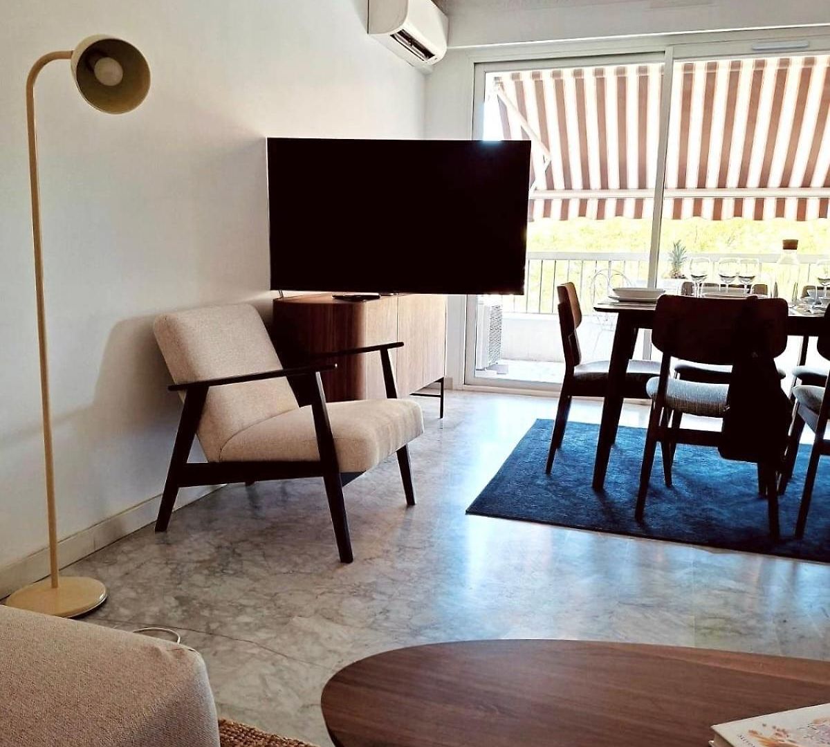 Elegant And Comfortable 3 Room, & Transport Within Walking Distance *