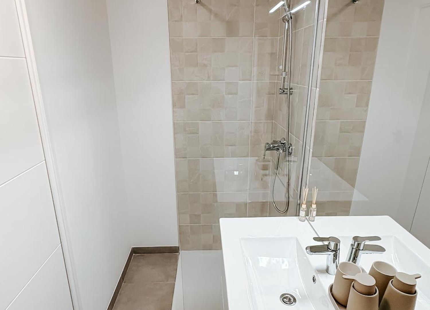Apartment Aya - Renovated Air-conditioned Duplex With Garden